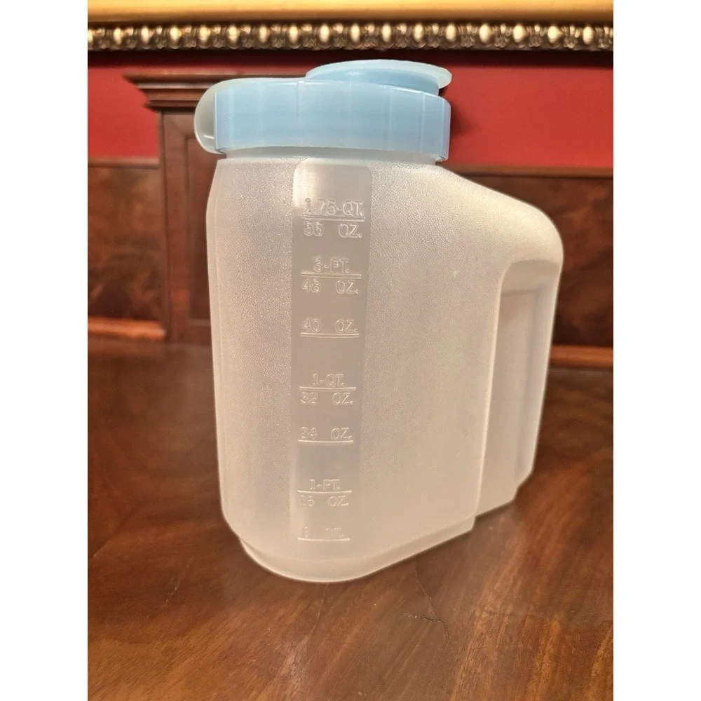 Vintage Rubbermaid Servin' Saver 1.75 Qt Drink Container Pitcher Blue Lid‎ 56 oz